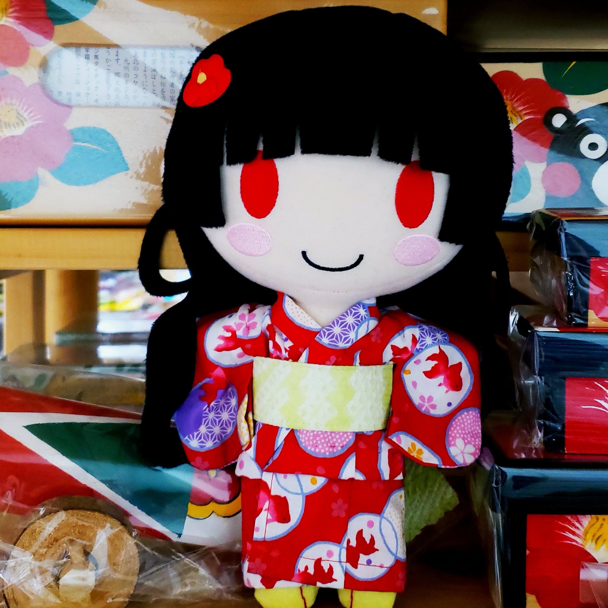 可愛らしい金魚柄のぬい着物で締めるおみやちゃんです。