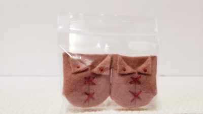 ブーツ：薄茶地＋赤糸①