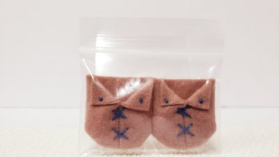 ブーツ：薄茶地＋青糸①