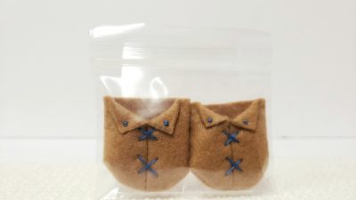 ブーツ：薄茶地＋青糸①