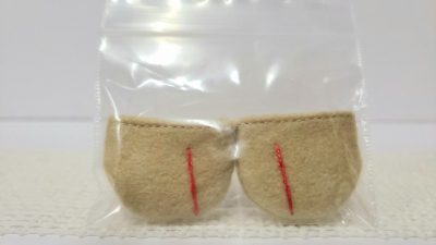 足袋：ベージュ地＋濃いピンク糸①