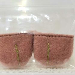 足袋：スモーキーピンク地＋モスグリーン糸①